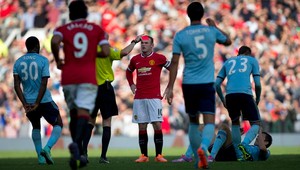 Rooney nedohral pre škaredý faul, remíza v liverpoolskom derby