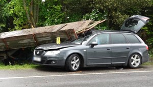 Rodinné auto sa zrazilo s vlečkou. Nachádzalo sa v ňom aj dieťa