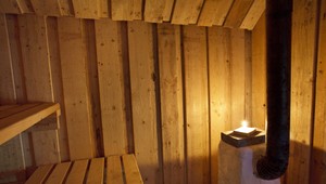 Pri požiari v saune zhoreli traja ľudia