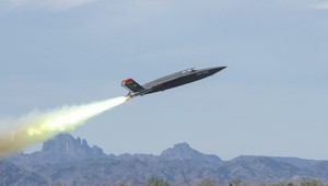 Dron Valkyrie amerického letectva lietal hodiny pod kontrolou umelej inteligencie