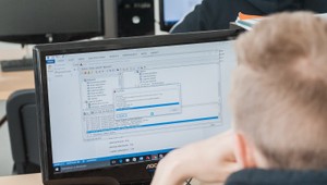 Za šikanovanie mailmi skončil vo väzbe. Podľa psychologičky sa obete kyberšikany cítia izolovane