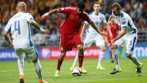 Kozáčik dvakrát lovil loptu zo siete, Španieli potvrdili kvalitu