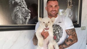 Ďalší LEV do zbierky. Vémola rozšíril domácu ZOO, ľuďom je na smiech