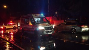 Dôchodkyňu zrazilo auto: 74-ročná žena pritom prechádzala cez priechod