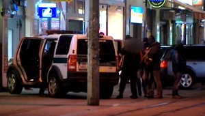 Obchodnú ulicu v Bratislave obsadili kukláči