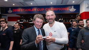 Ovečkin prepísal dejiny. Vyrovnal Gretzkeho gólový rekord