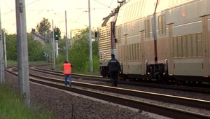 Štvorročnú Sáru usmrtil vlak. Vyšetrovateľ obvinil matku