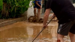 Voda zaplavila ulice, vyrazila z kanálov, spôsobila zosuvy aj chaos. Na populárne Grécko udreli povodne