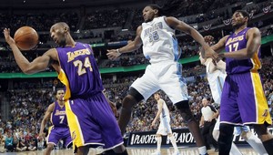 NBA: Knicks velebia J. R. Smitha, Lakers uviazli v bahne