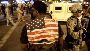 Policajtov, obvinených zo smrti černocha, pustili na kauciu