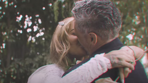 Veď to je NAOZAJ! Speváčka zverejnila novú pesničku s jej SKUTOČNOU svadbou v klipe!