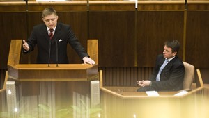Fico vs. Mikloš. Šéf financií je vraj miliónovým kšeftárom