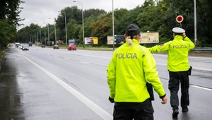 Pozor na sladkosti za volantom. Prísť o vodičák môžete aj vďaka čokoládovej tyčinke