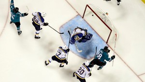 Druhý Jonesov shutout v sérii. Rozhodol dvojgólový Hertl