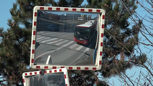 Trolejbus zrazil 65-ročnú chodkyňu, žena utrpela ťažké zranenia