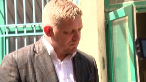 Robert Fico presviedča straníkov, že Smer je ako futbalová Barcelona
