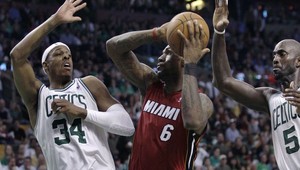 NBA: Boston stiahol náskok Miami, predĺženie pre Memphis