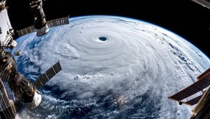 Z vesmíru odfotili super tajfún: Vyzerá akoby pokrýval polovicu planéty