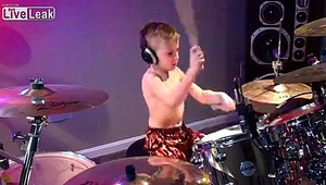 VIDEO. Má iba 6 rokov, no na bicie hrá ako macher