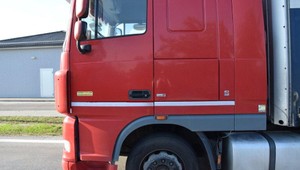 Žena vypadla z idúceho kamióna, na mieste zomrela