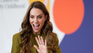 Kate Middleton v tomto outfite u žien úplne pohorela: Vyzerá ako...Veď sa pozrite!
