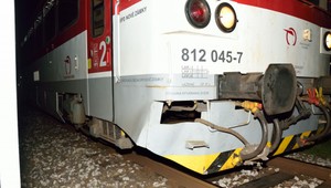 Nepočujúci cyklista zrážku s vlakom neprežil. Rušňovodič jej nedokázal zabrániť