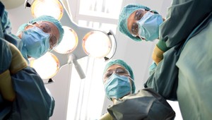 Doktori v Keni si splietli pacientov, operovali mozog nesprávnemu mužovi