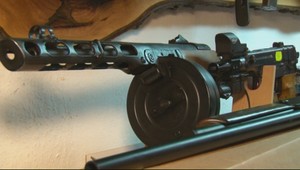 Zbrane zo Slovenska pašovali do Británie, boli rovnaké ako použili teroristi v Paríži