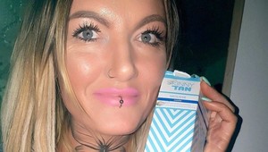 Naniesla si samoopaľovací krém a išla cvičiť: Neuveríte, ako vyzerajú jej nohy!