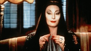 Experimentovať s omladzujúcimi zákrokmi sa jej nevyplatilo: Filmovú Morticiu by ste dnes nespoznali!