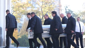 Uzavretá Praha, luxusný pohreb. Slávna česká rodina pochovala Jana Kočku (†28)