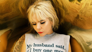 Pomsta alebo zúfalý pokus?! Hviezdna speváčka vylepila svoj bilbord exmanželovi pred domom!