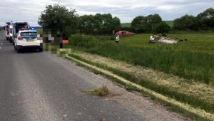 Pri obci Bottovo vyhasol život muža (66). S autom skončil na streche, následne z neho vypadol
