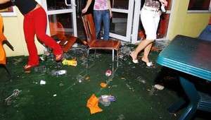 Polícia zatkla niekoľko fanúšikov Žiliny pri incidentoch s grobarmi