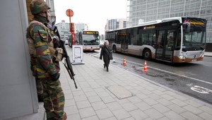 Dôležité budovy v Bruseli stále strážia vojaci, na mieste je štáb TV JOJ