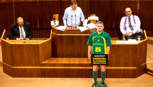 Maketa Fica vyvolala bitku, policajná zvyšuje bezpečnosť