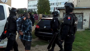 Muža obvinili z obchodovania s ľuďmi. Nútil neplnoleté dievčatá k prostitúcii