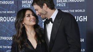 Aj po rokoch sú zamilovaní až po uši: Ľudí dojalo krásne gesto Ashtona Kutchera pre manželku