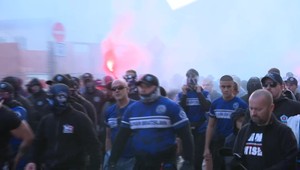 Derby Spartak - Slovan: vodné delo, nafukovacia Anča, oheň a víťazstvo belasých