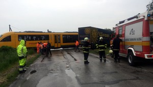Tragickú zrážku kamióna a vlaku v Dolnom Štále neprežil kamionista
