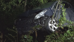 Deti zostali uväznené v havarovanom aute. Zachránil ich hrdinský čin kamionistu Petra