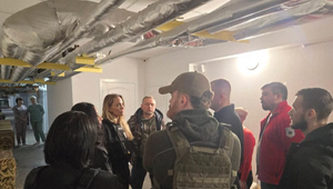 Angelina Jolie sa nečakane objavila na hraniciach Ukrajiny. Jej vodiča hneď odviedli