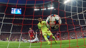 Barcelona prvým finalistom napriek prehre v Mníchove
