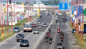 Politické bilbordy zaplavujú Slovensko. Strany taja, koľko zaplatili