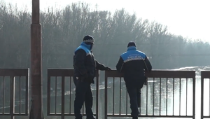 Mladík chcel skočiť z mosta. Mestskí policajti ho zachránili v poslednej chvíli