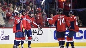 Hetrik Ovečkina. Slovenský súboj brankárov pre Budaja