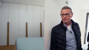 V šatníku sa neskrýva Narnia, ale „tajná“ kúpeľňa: Nové bývanie ukázalo šikovný nápad!