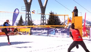 Horúci kandidát na nový olympijský šport. Skúšali ste už snowvolejbal?