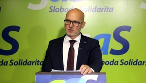 Exminister školstva tvrdí, že asistenti na školách sú v ohrození. Horecký chce získať peniaze z rozpočtu