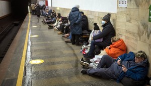 Pre útoky spia len dve hodiny. Otec so synom čakajú, či nebudú utekať do úkrytu